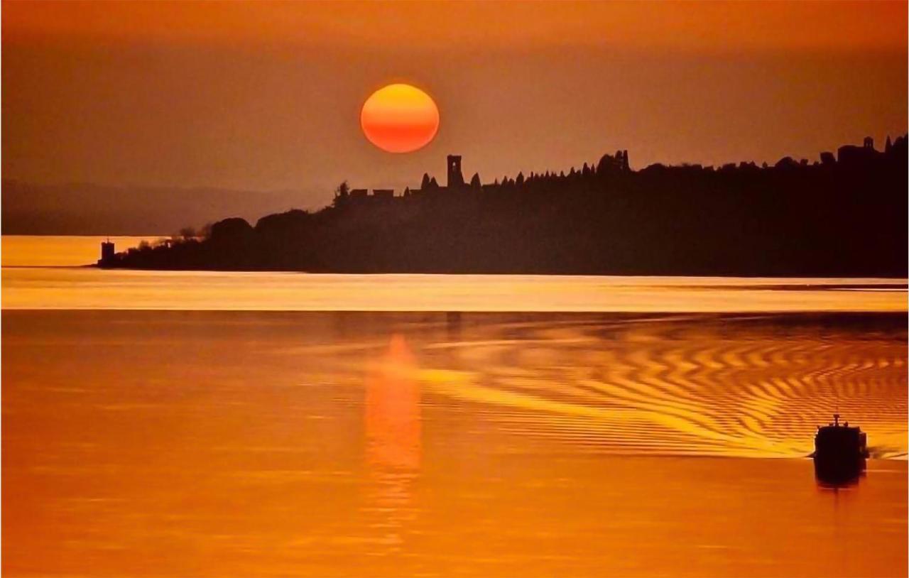 Gorgeous Stacaravan In Tuoro Sul Trasimeno 빌라 외부 사진