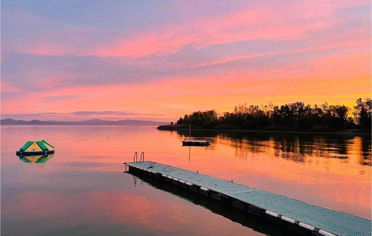 Gorgeous Stacaravan In Tuoro Sul Trasimeno 빌라 외부 사진